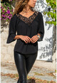 Kadın Siyah Yakası Çiçek Brodeli Krep Bluz GK-BST30kT4010-1220
