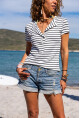 Kadın Beyaz Yarım Patlı Kendinden Desenli T-Shirt BST700-3597